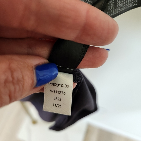 Athleta Essential V Neck Tee Size Large Black Short Sleeve - Picture 6 of 8